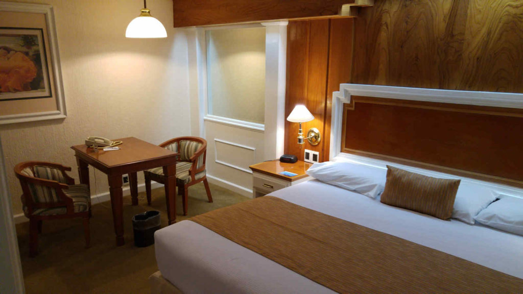 Master Suite Hotel Country Plaza