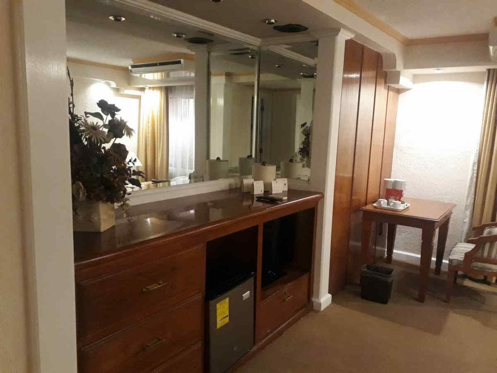 Suite Hotel Country Plaza